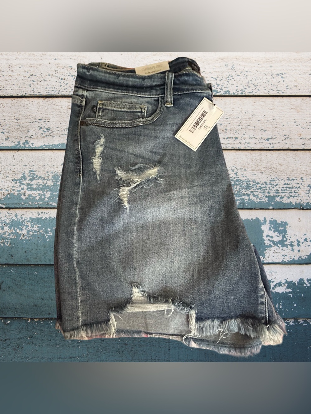 NWT! JUDY BLUE + SIZE SHORTS,MID RISE, DISTRESSED FRINGE HEM, SIZE 3X. MED BLUE. - Picture 4 of 16